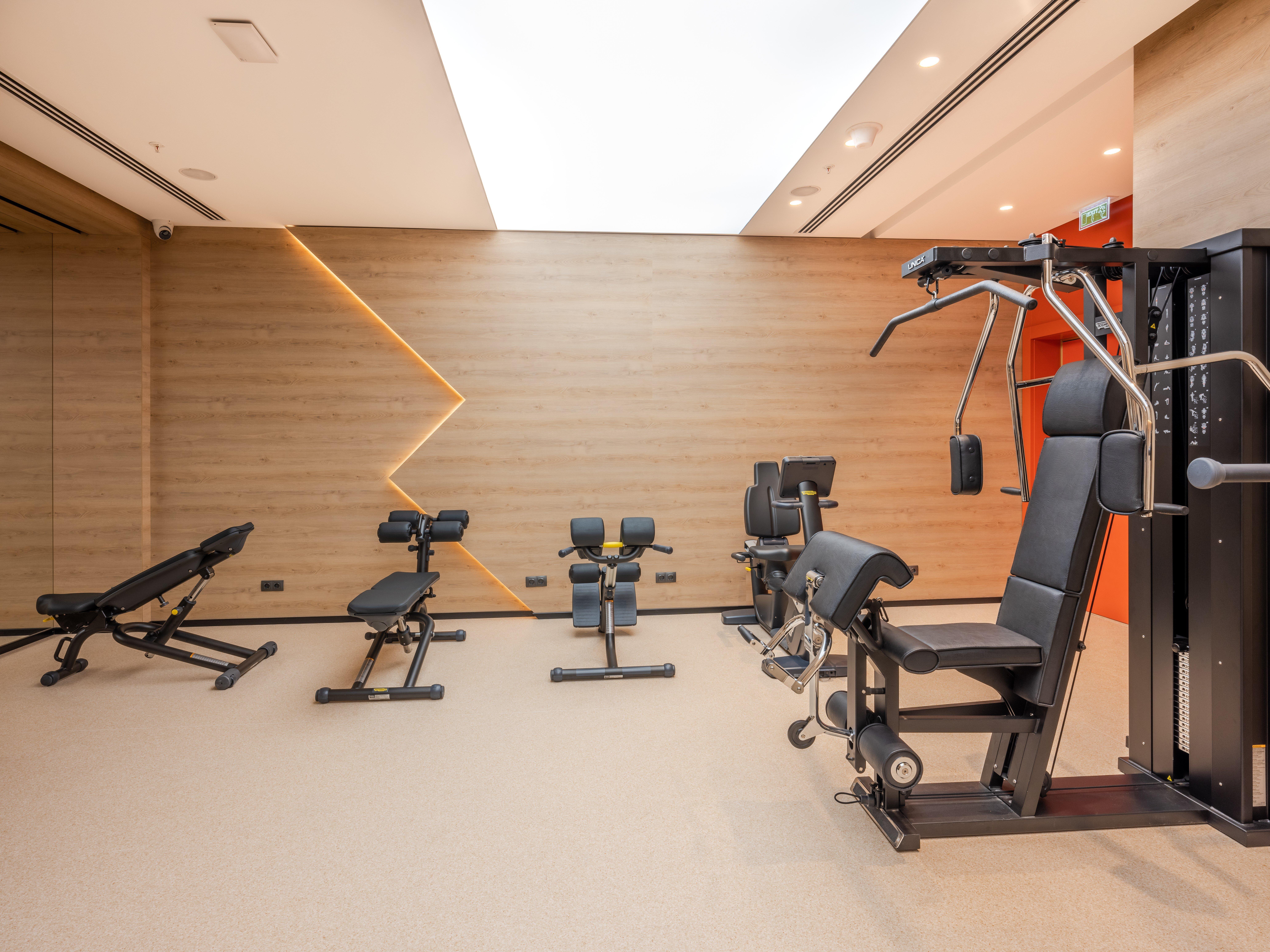 מלון Intercontinental Baku By Ihg מראה חיצוני תמונה The gym at the Mandarin Oriental, Hong Kong