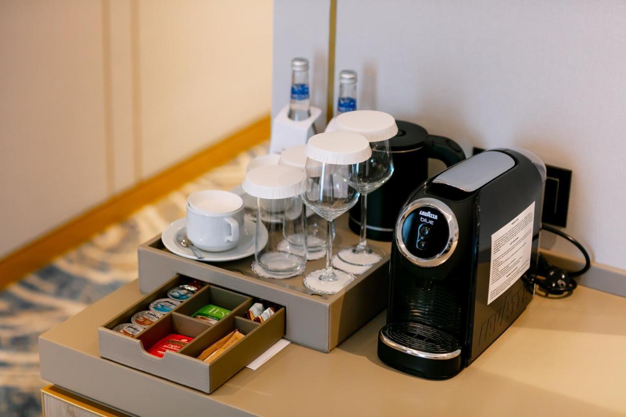 מלון Intercontinental Baku By Ihg מראה חיצוני תמונה A Nespresso coffee machine in a hotel room